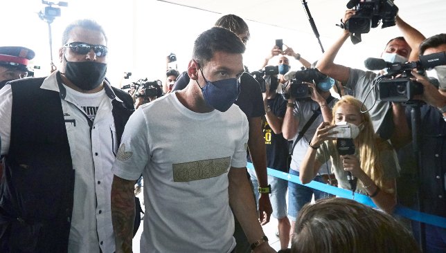 Messi quitte Barcelone et arrive pour achever le passage du blockbuster au PSG