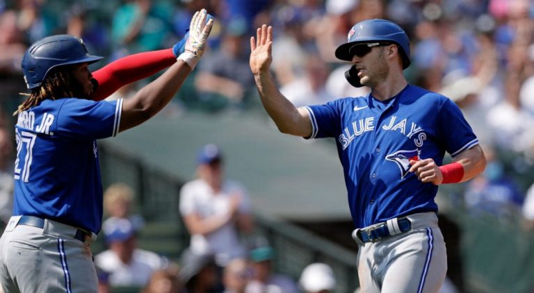 Les Blue Jays utilisent 4 circuits pour éviter le balayage, les meilleurs Mariners